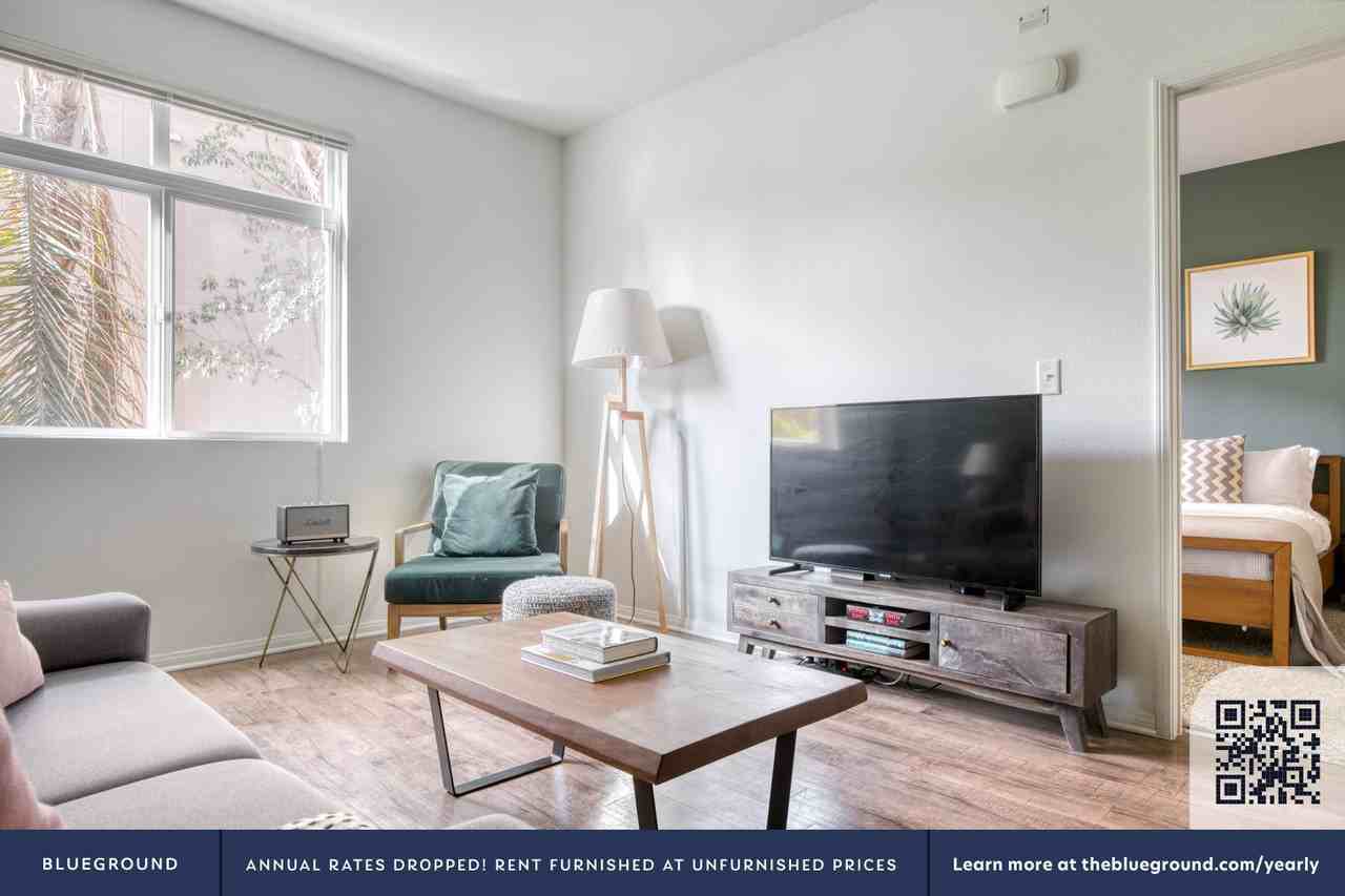 8601 Lincoln Boulevard - Photo 4 of 84