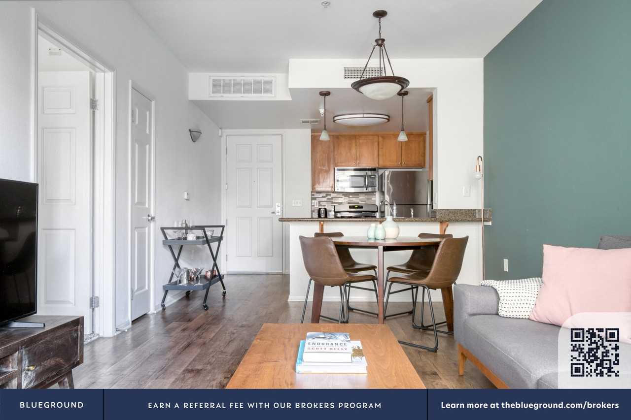 8601 Lincoln Boulevard - Photo 5 of 84