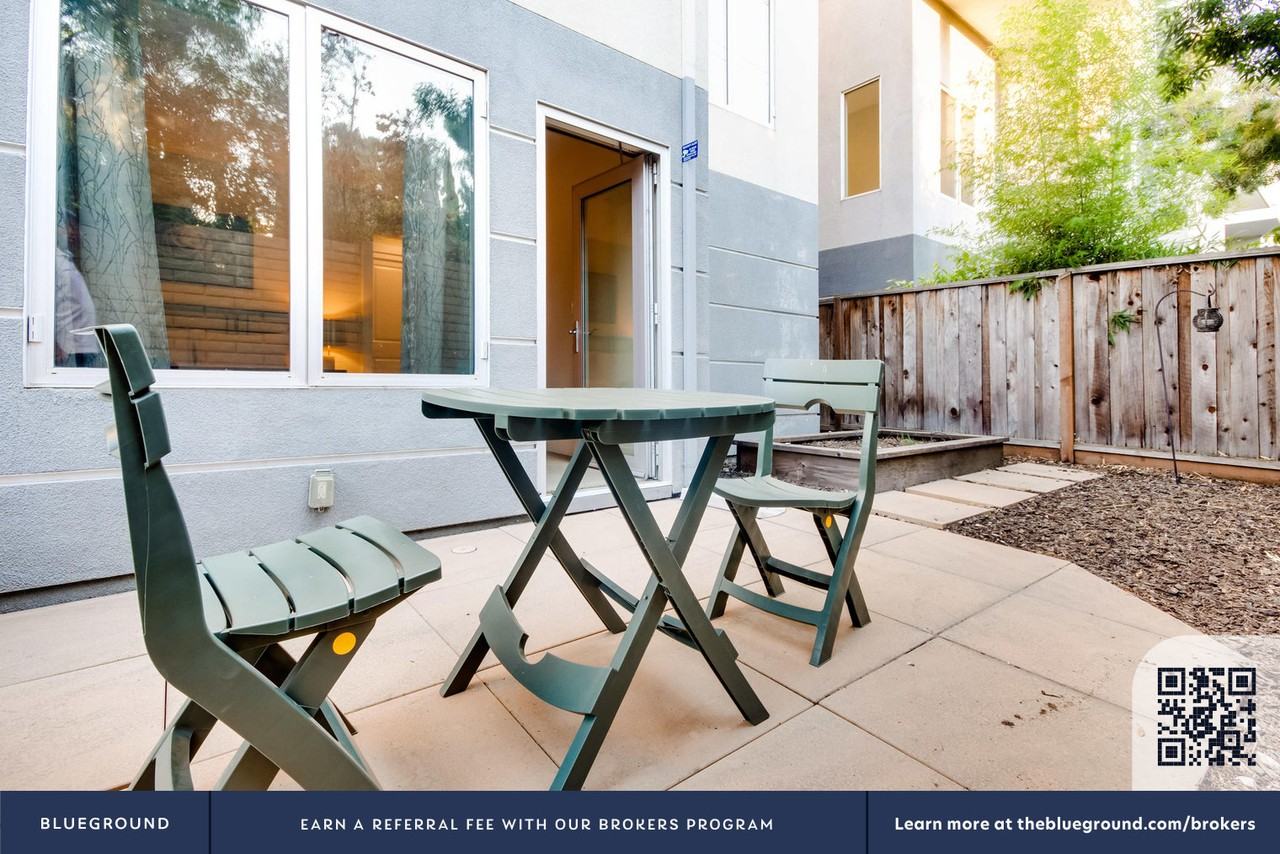 5 Heritage Pl #1528 - Photo 4 of 19