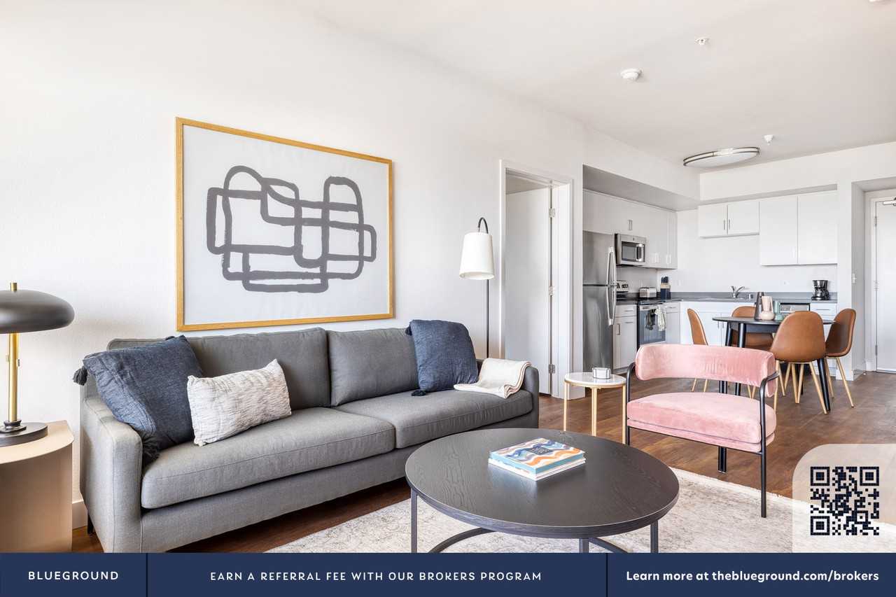 417 Centinela Avenue - Photo 4 of 59