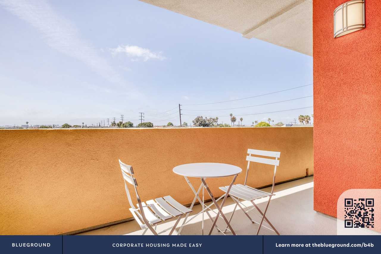 417 Centinela Avenue - Photo 5 of 59