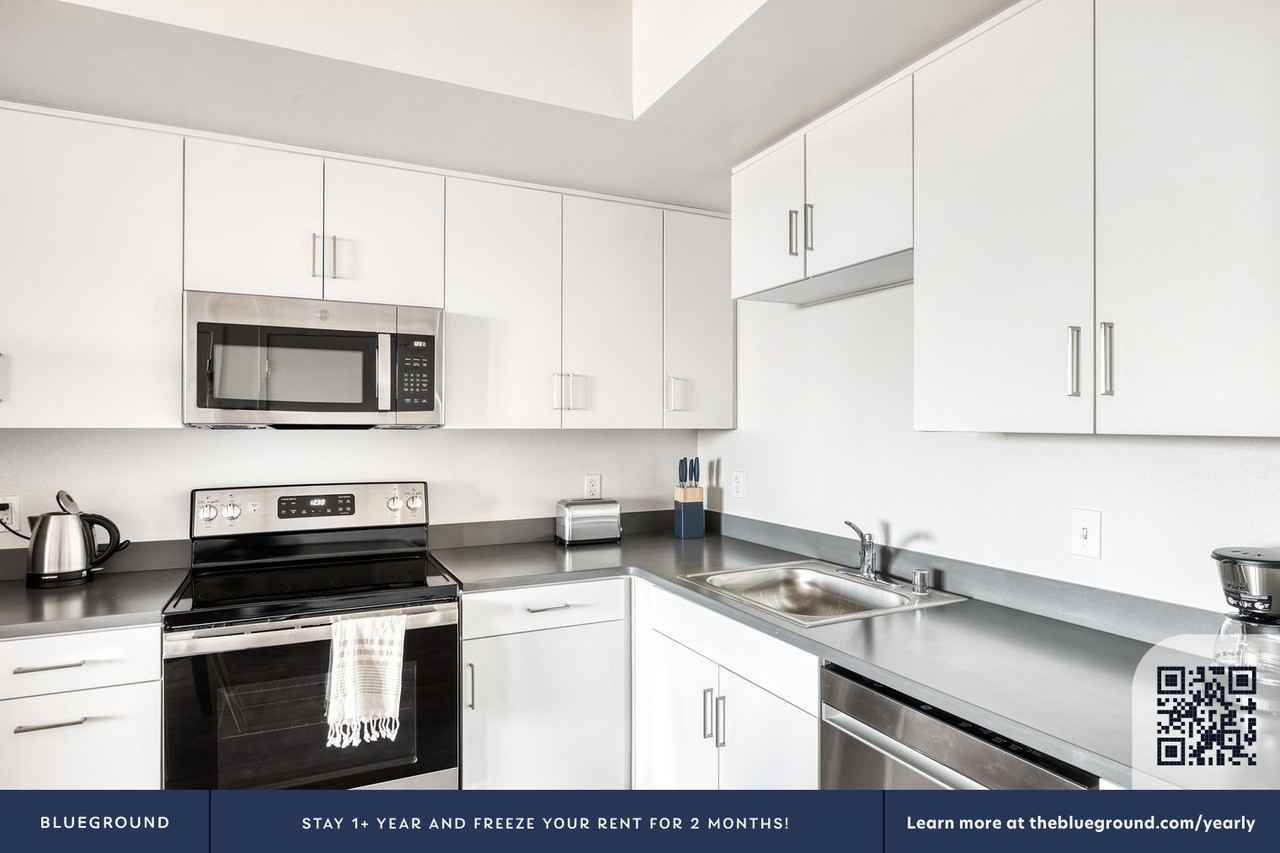 417 Centinela Avenue - Photo 7 of 59