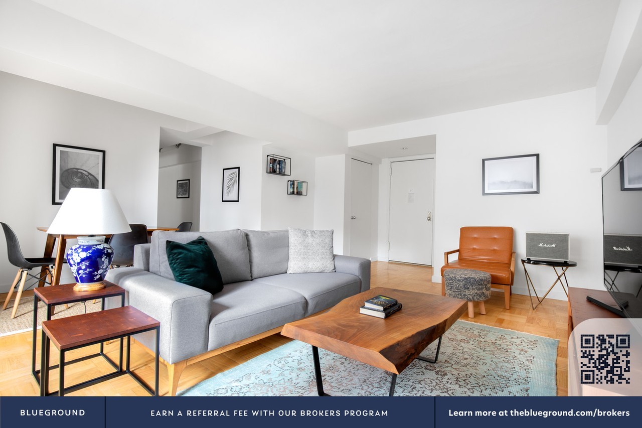 300 East 51st Street - Photo 5 of 26
