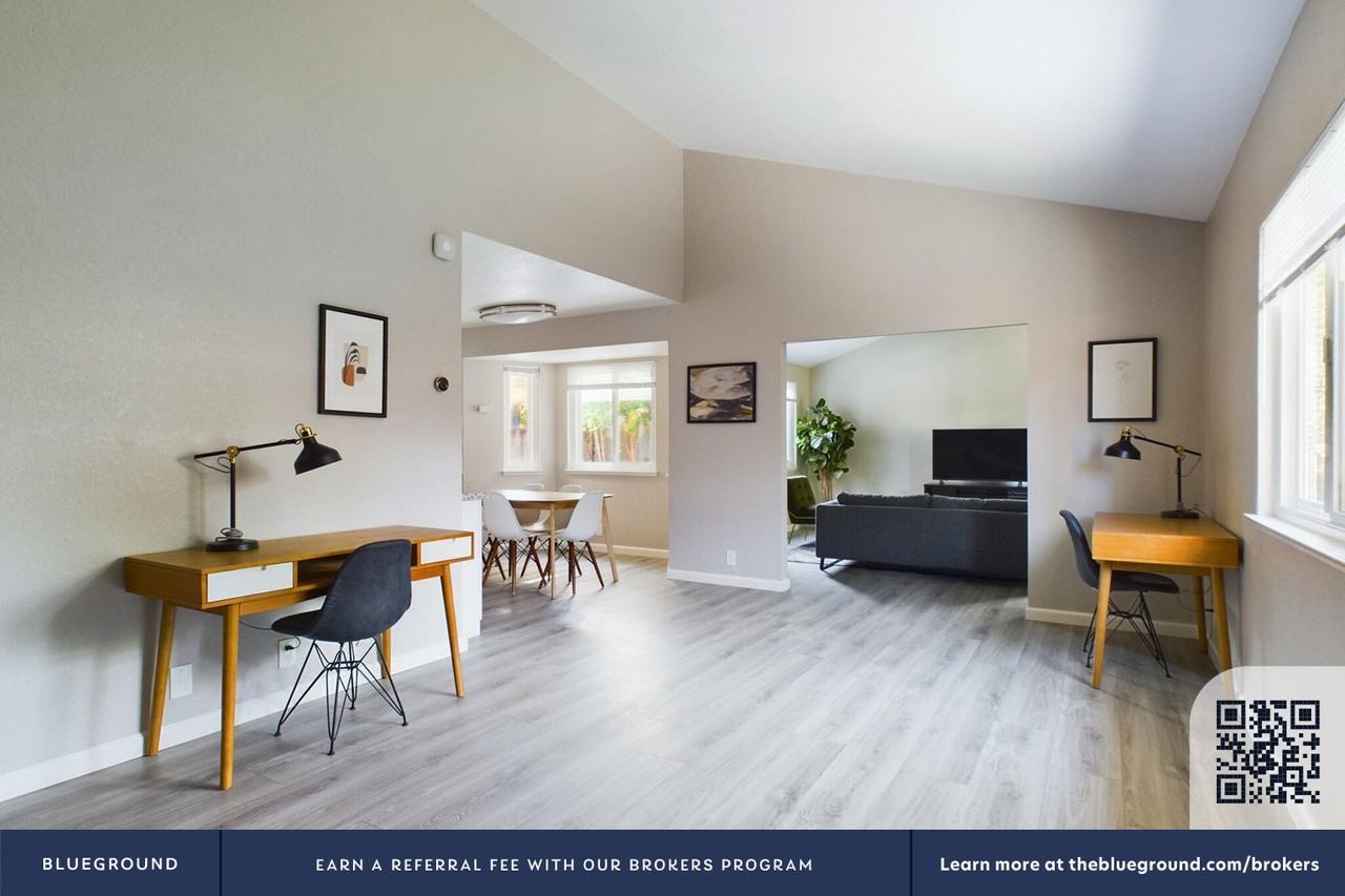 5313 Avenida Almendros #1506 - Photo 4 of 24