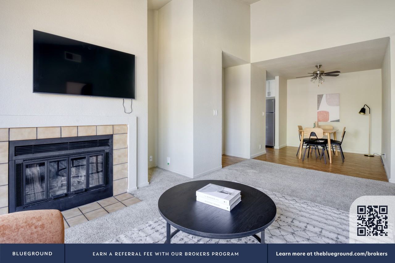 127 Rock Harbor Ln #1017 - Photo 4 of 36