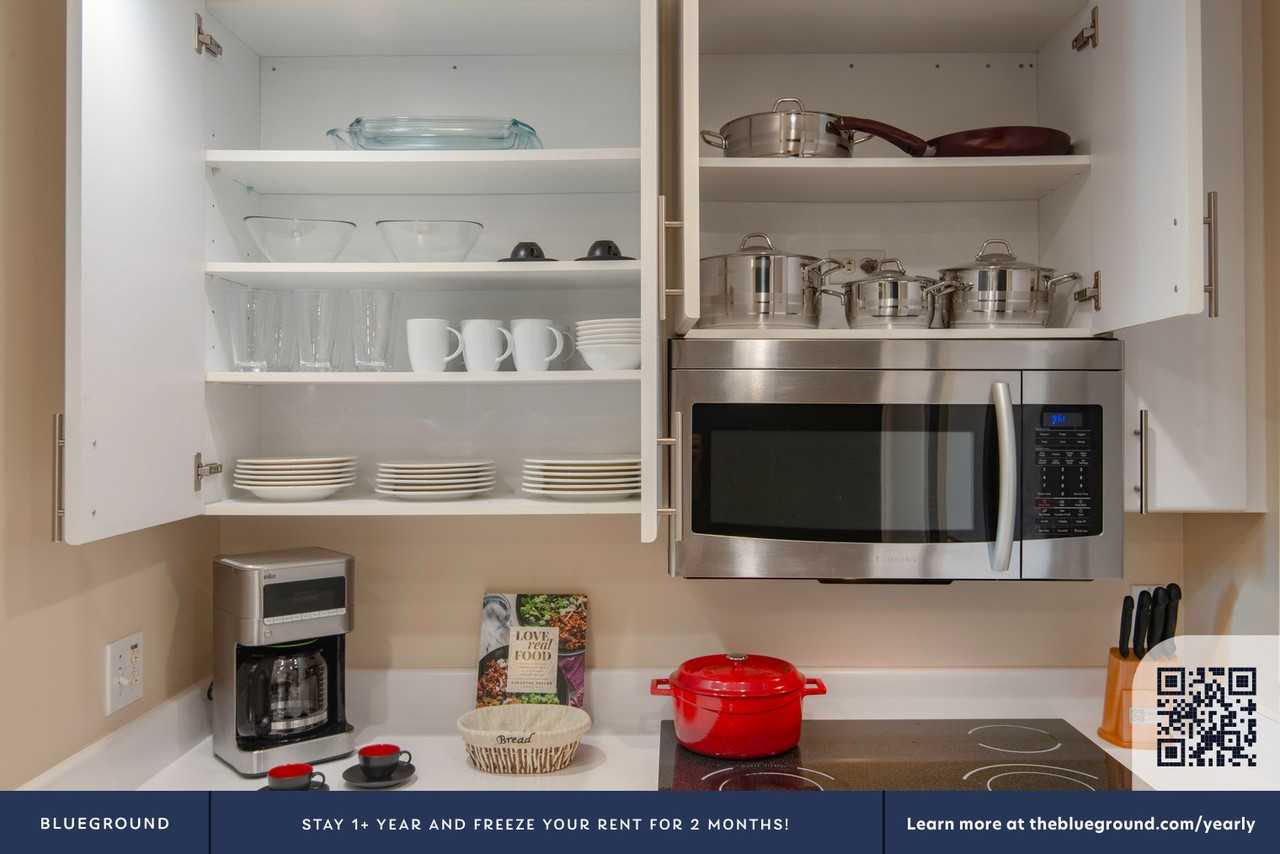240 Lombard Street - Photo 7 of 22