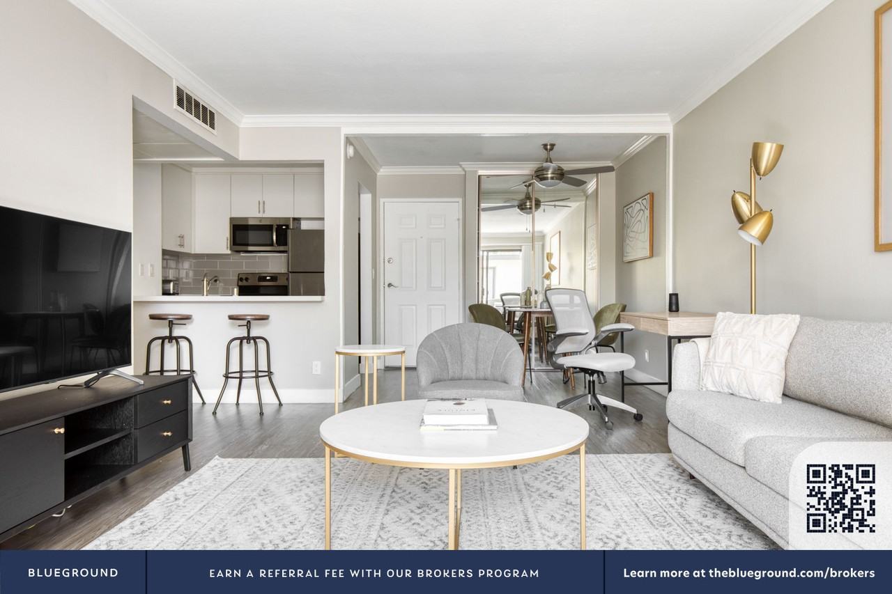 6333 Canoga Avenue - Photo 5 of 69