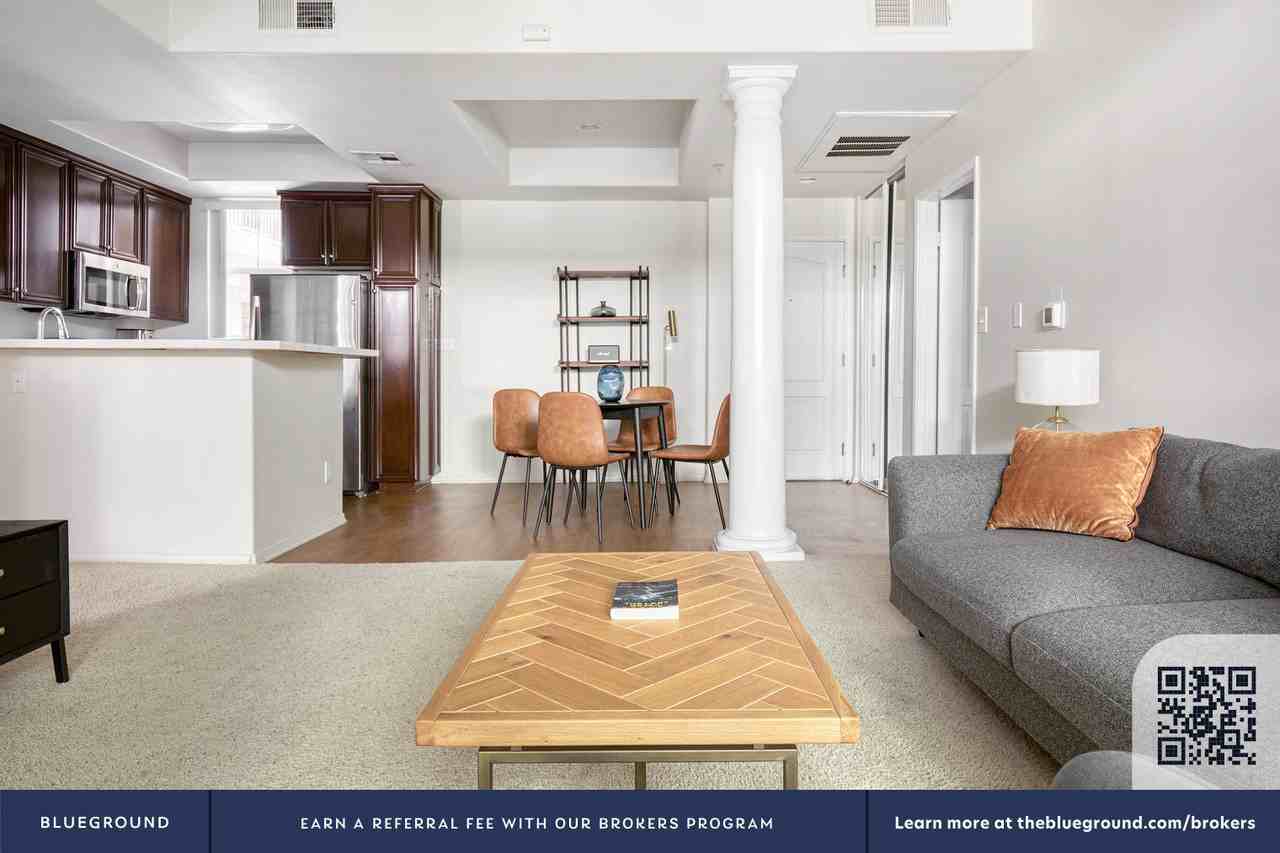 2245 South Beverly Glen Boulevard - Photo 5 of 49