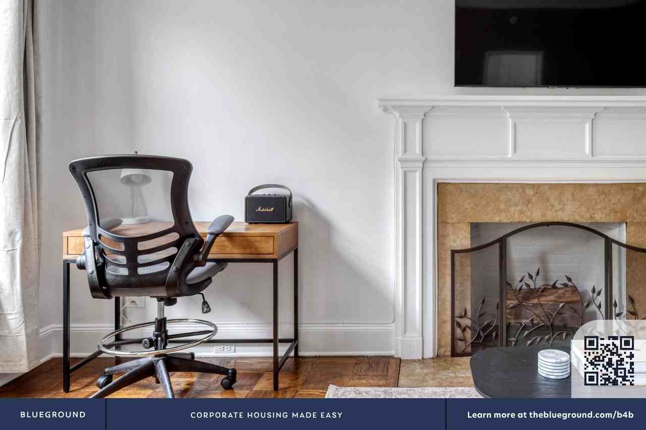 952 5th Avenue - Photo 6 of 22