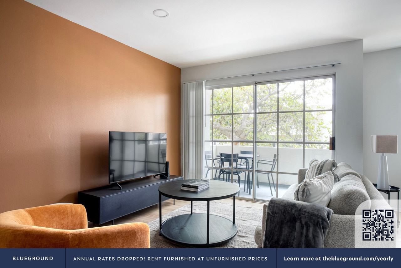 960 North Alfred Street - Photo 4 of 25