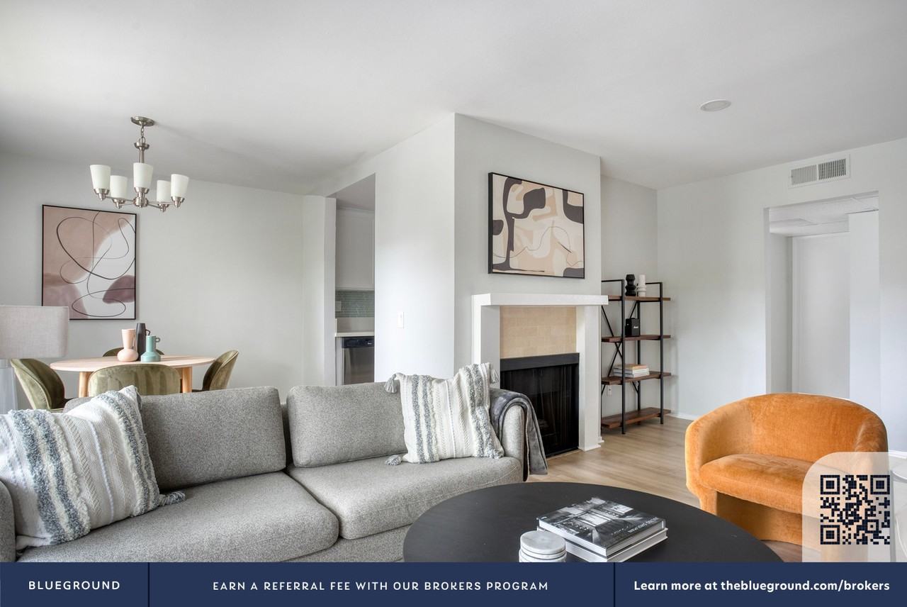 960 North Alfred Street - Photo 5 of 25