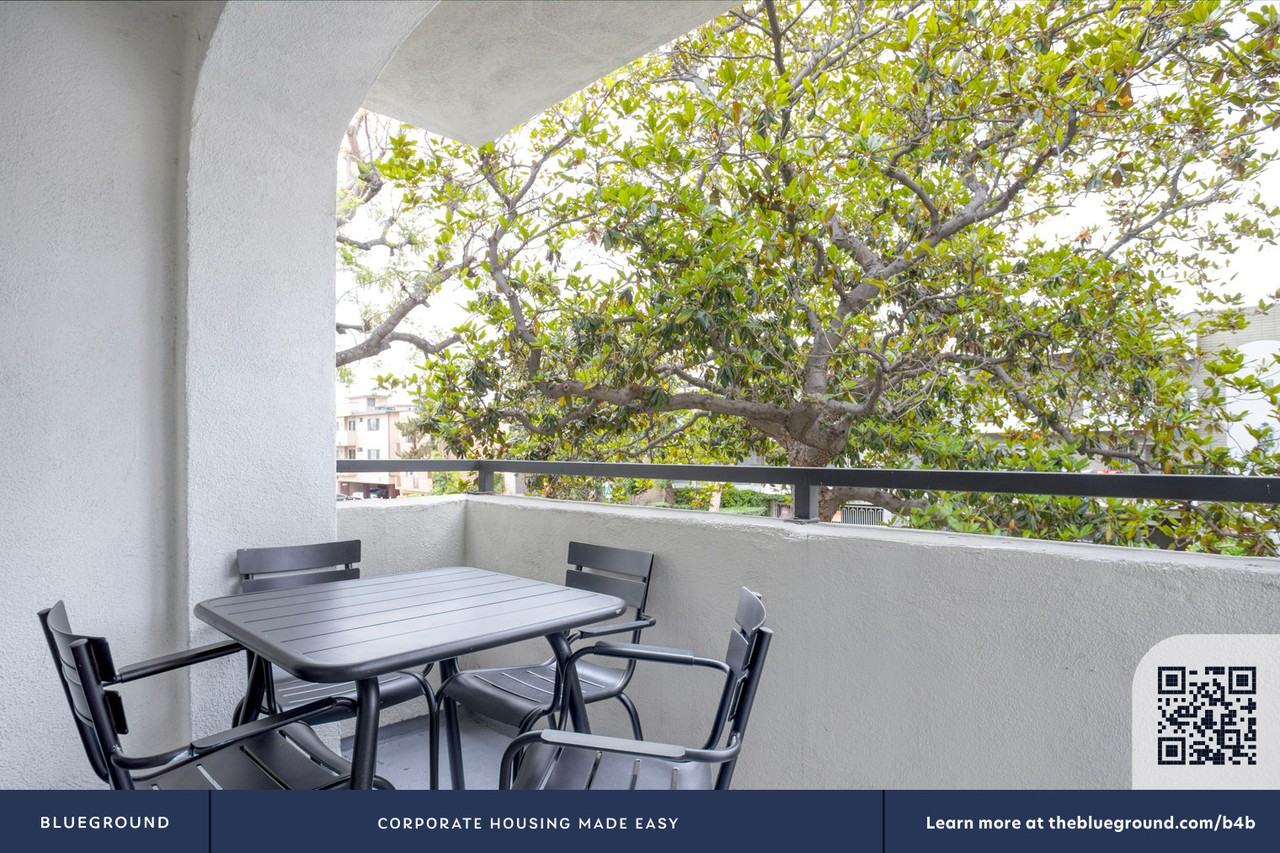 960 North Alfred Street - Photo 6 of 25