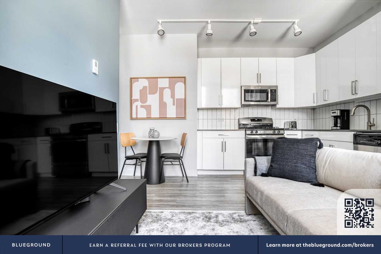 330 S Wells St #670 - Photo 5 of 36