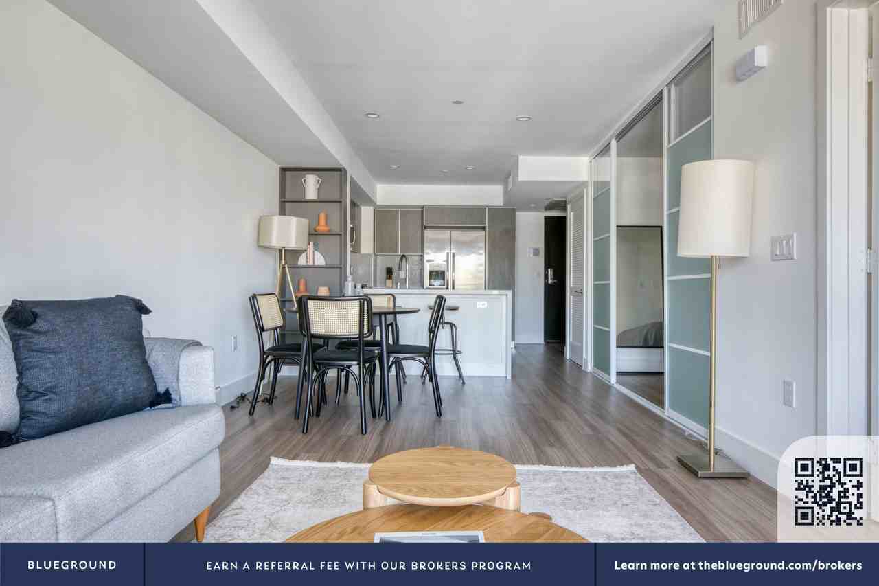 1539 Purdue Ave #612 - Photo 4 of 35