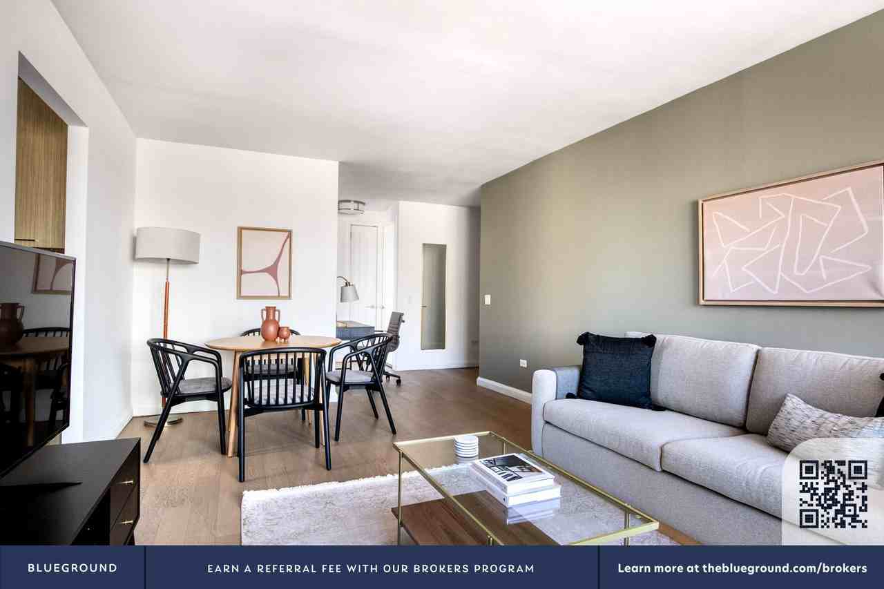105 Duane Street - Photo 5 of 35