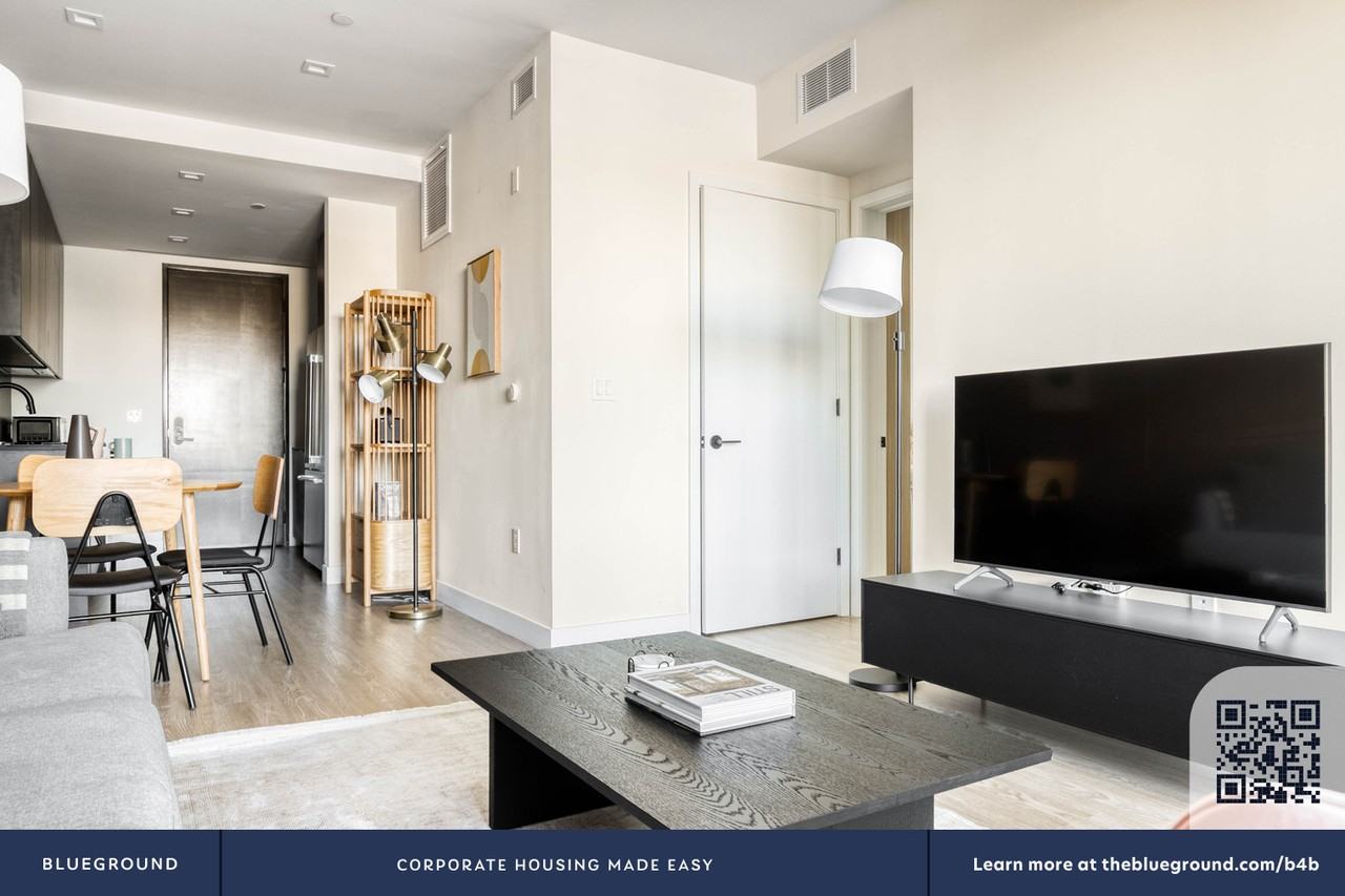 3667 Keystone Avenue - Photo 6 of 41