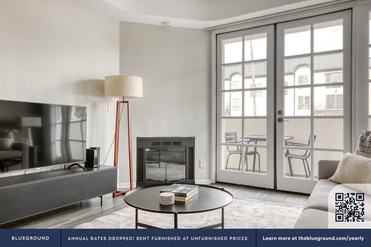 114 North Doheny Drive - Photo 3 of 32