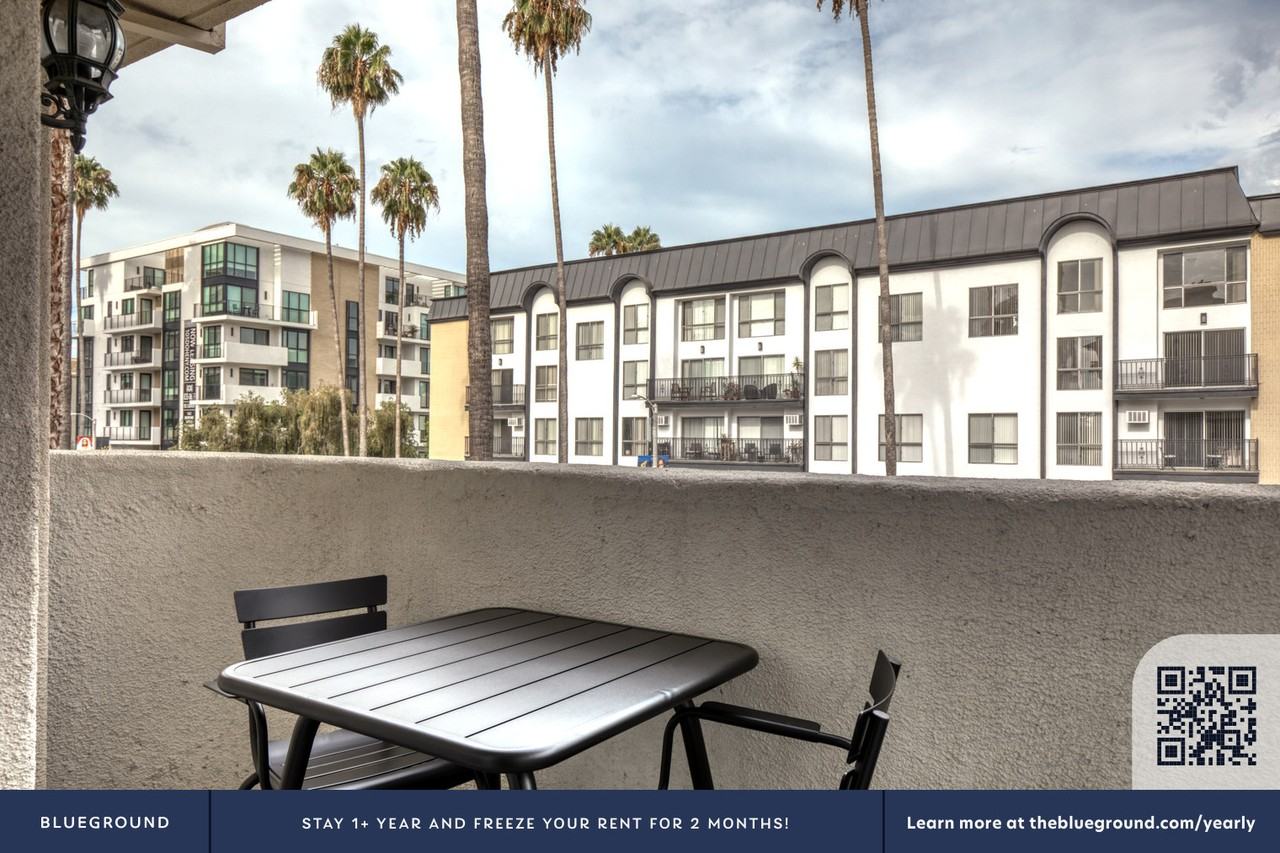 114 North Doheny Drive - Photo 7 of 32