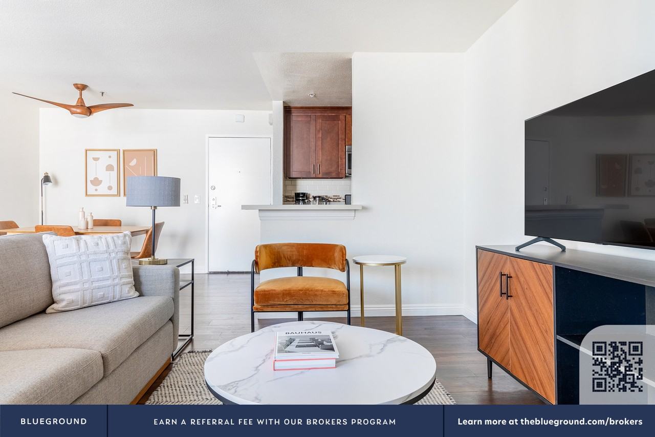 7275 Franklin Avenue - Photo 5 of 65