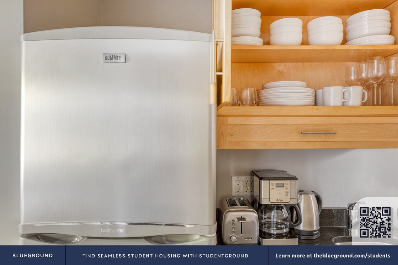 416 E 13th St #824 - Photo 7 of 19