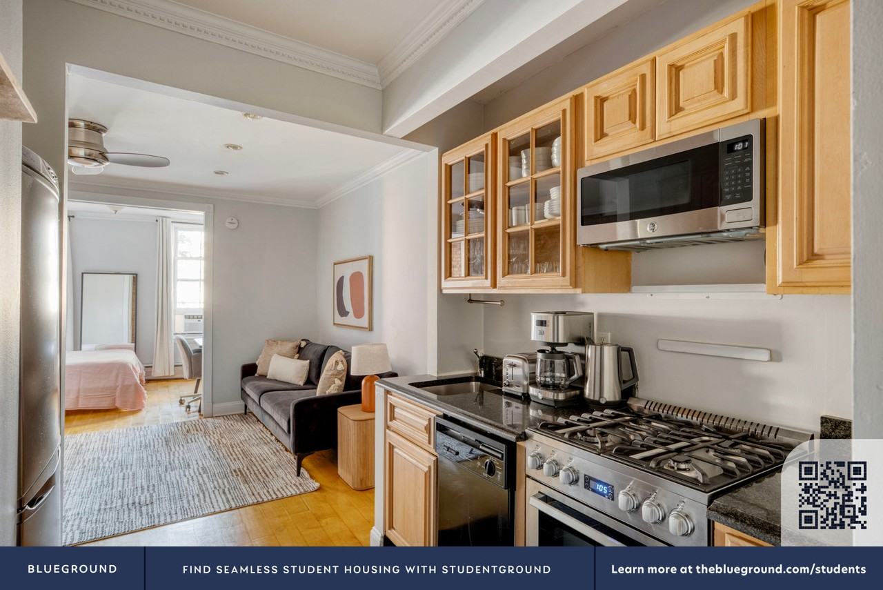 120 Christopher Street - Photo 7 of 26