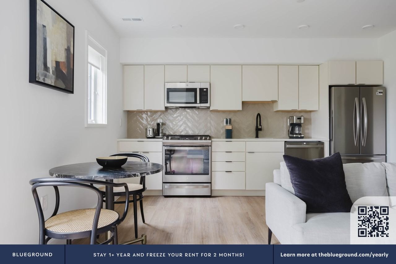 716 L St Se #899 - Photo 7 of 23