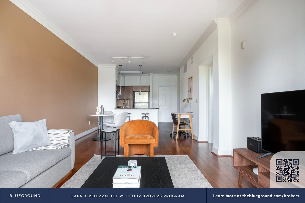 7225 Crescent Park West - Photo 5 of 40