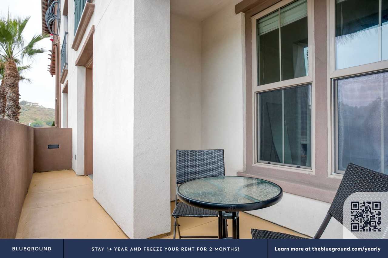 7225 Crescent Park West - Photo 7 of 39