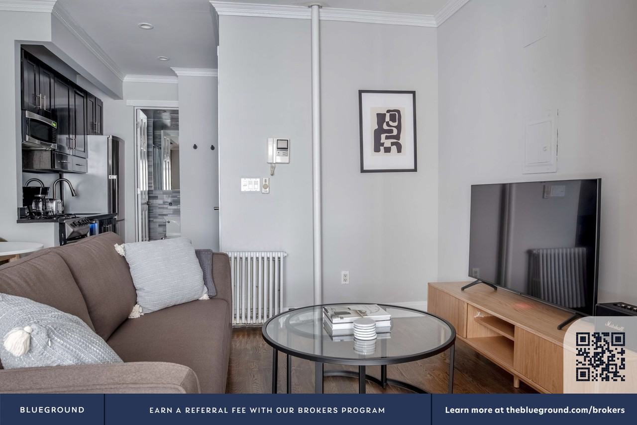 118 Christopher Street - Photo 5 of 115