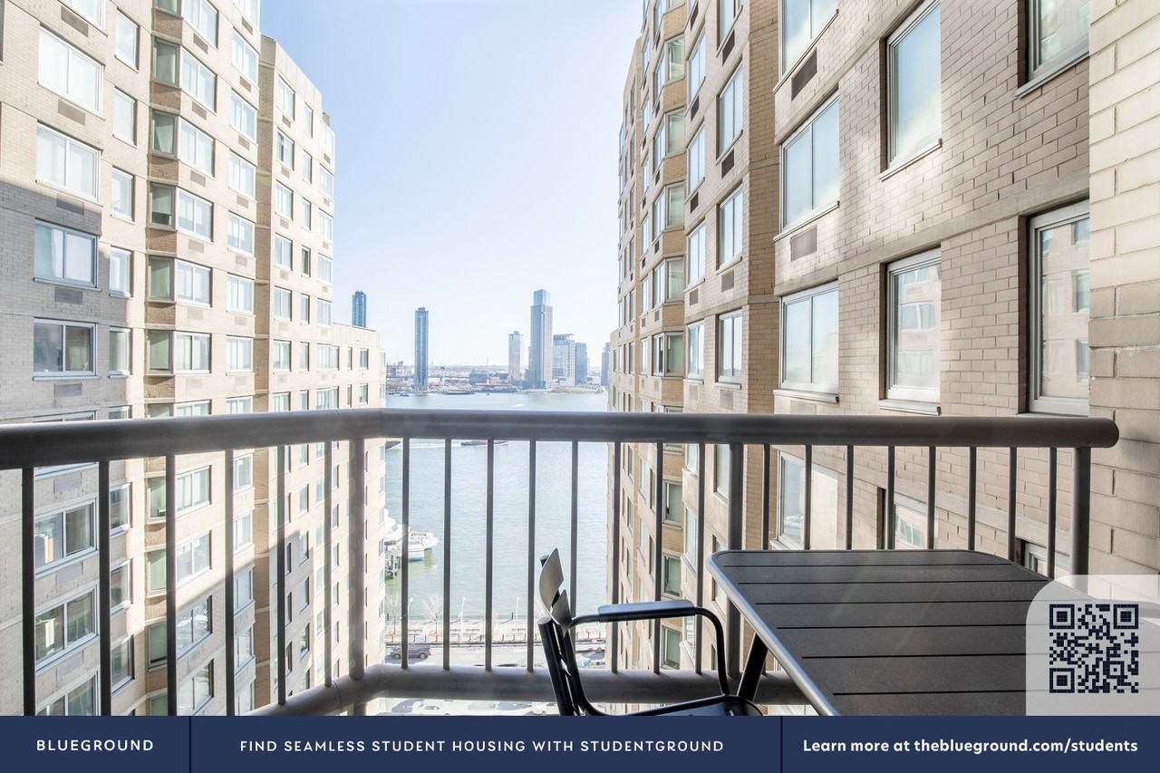 401 East 34th Street - Photo 7 of 50