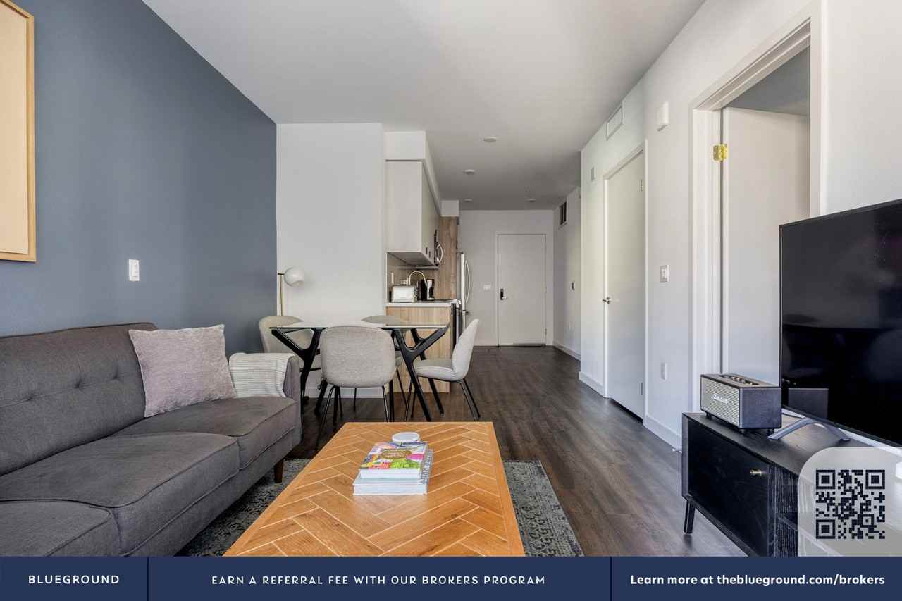 689 South Catalina Street - Photo 5 of 38