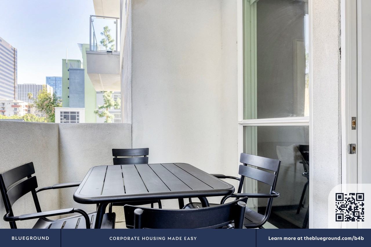 689 South Catalina Street - Photo 6 of 38