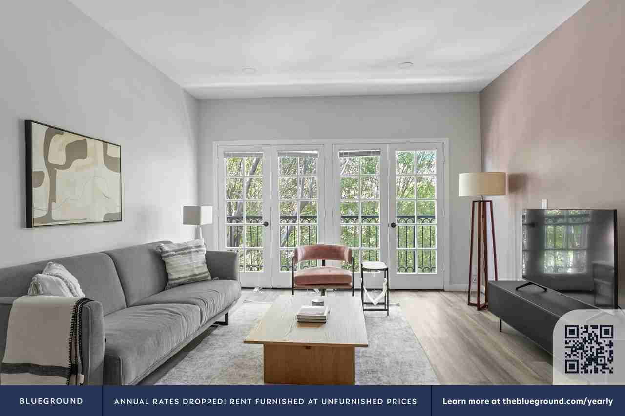 1620 S Bentley Ave #902 - Photo 4 of 21