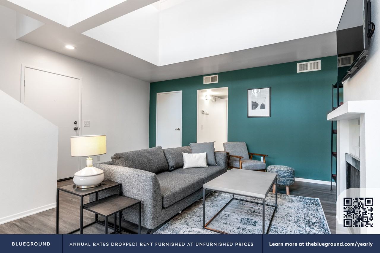 960 North Alfred Street - Photo 3 of 21