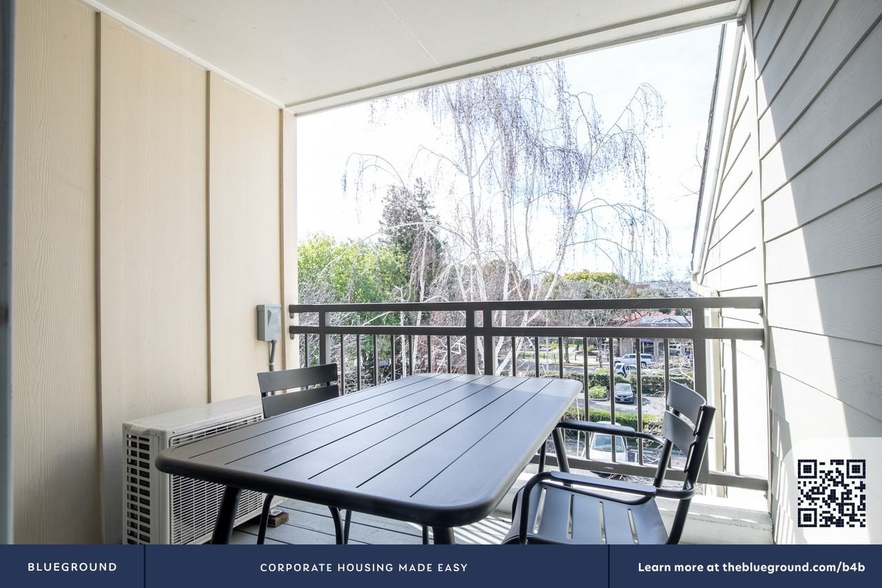 1050 Benton Street - Photo 6 of 23