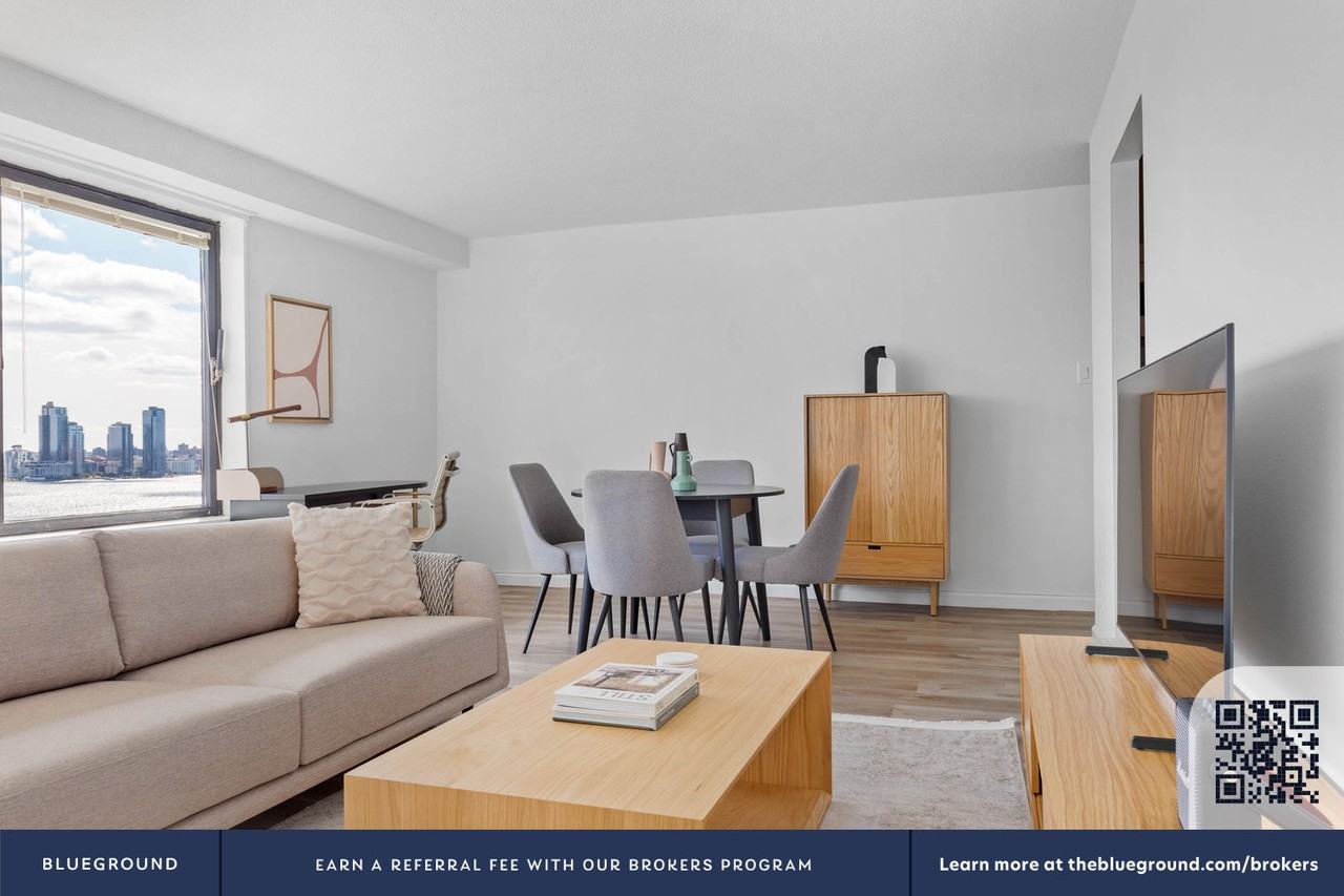 20 Waterside Plaza - Photo 5 of 42