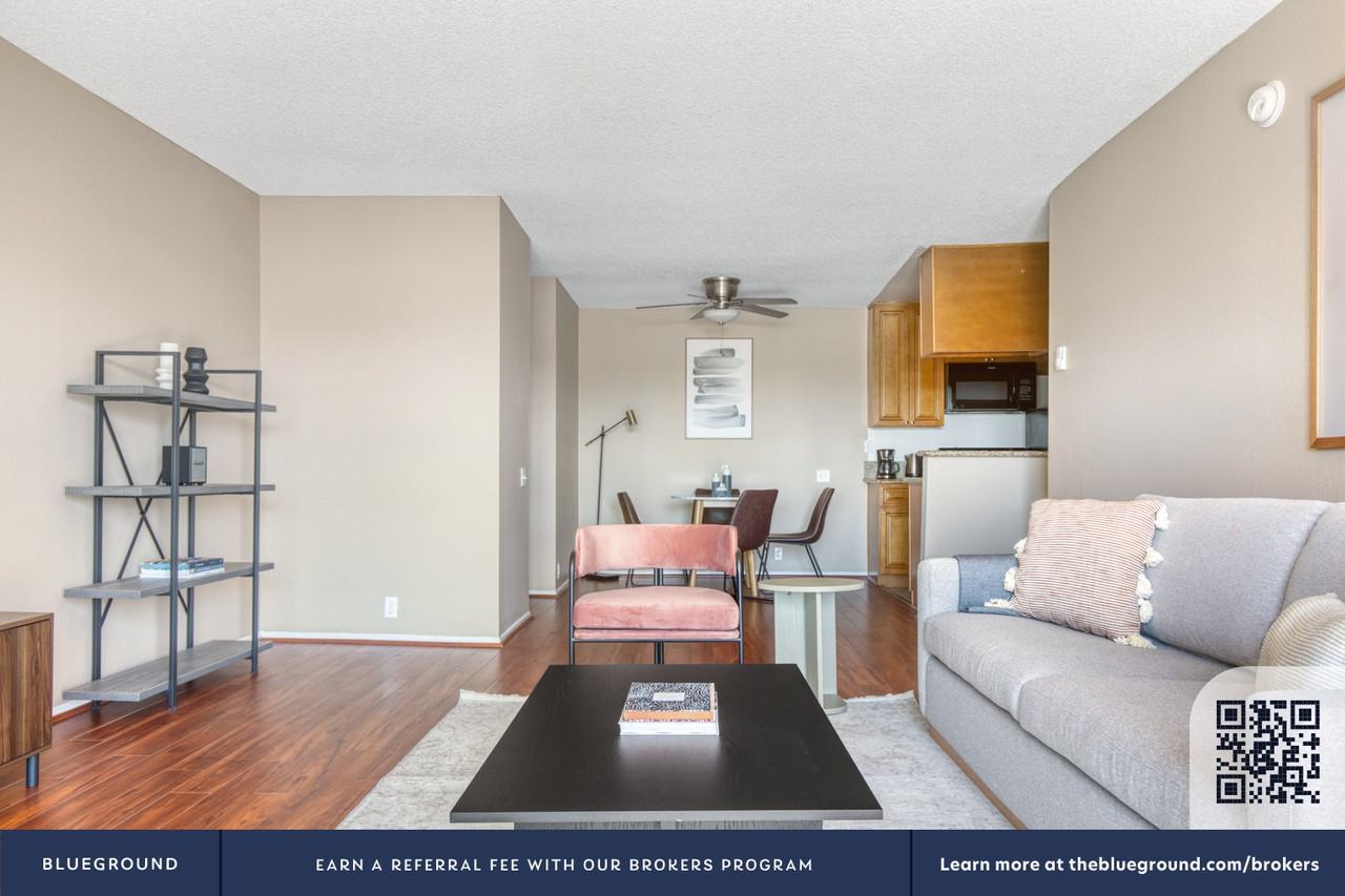 11811 Washington Place - Photo 5 of 40