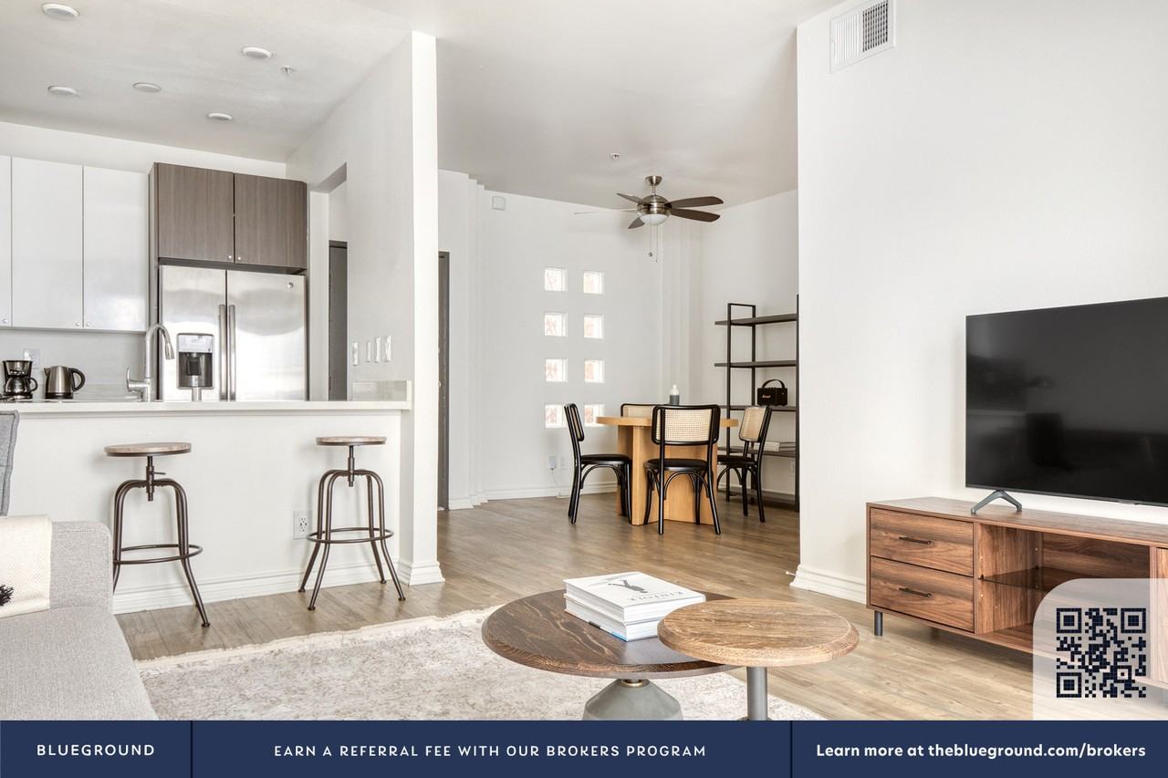 10925 Bluffside Dr #628 - Photo 4 of 35