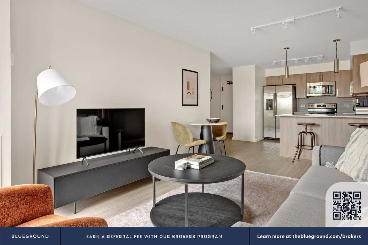 903 South Ashland Avenue - Photo 5 of 58