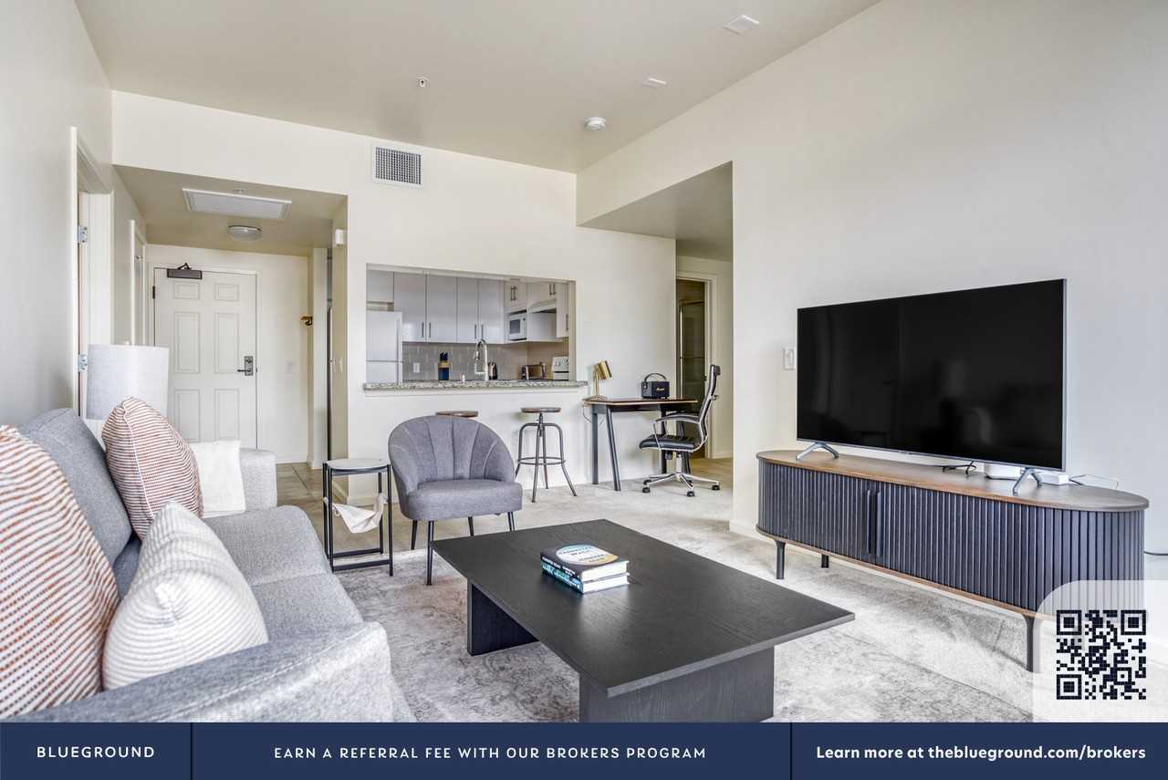 2865 Park Blvd #802 - Photo 5 of 33