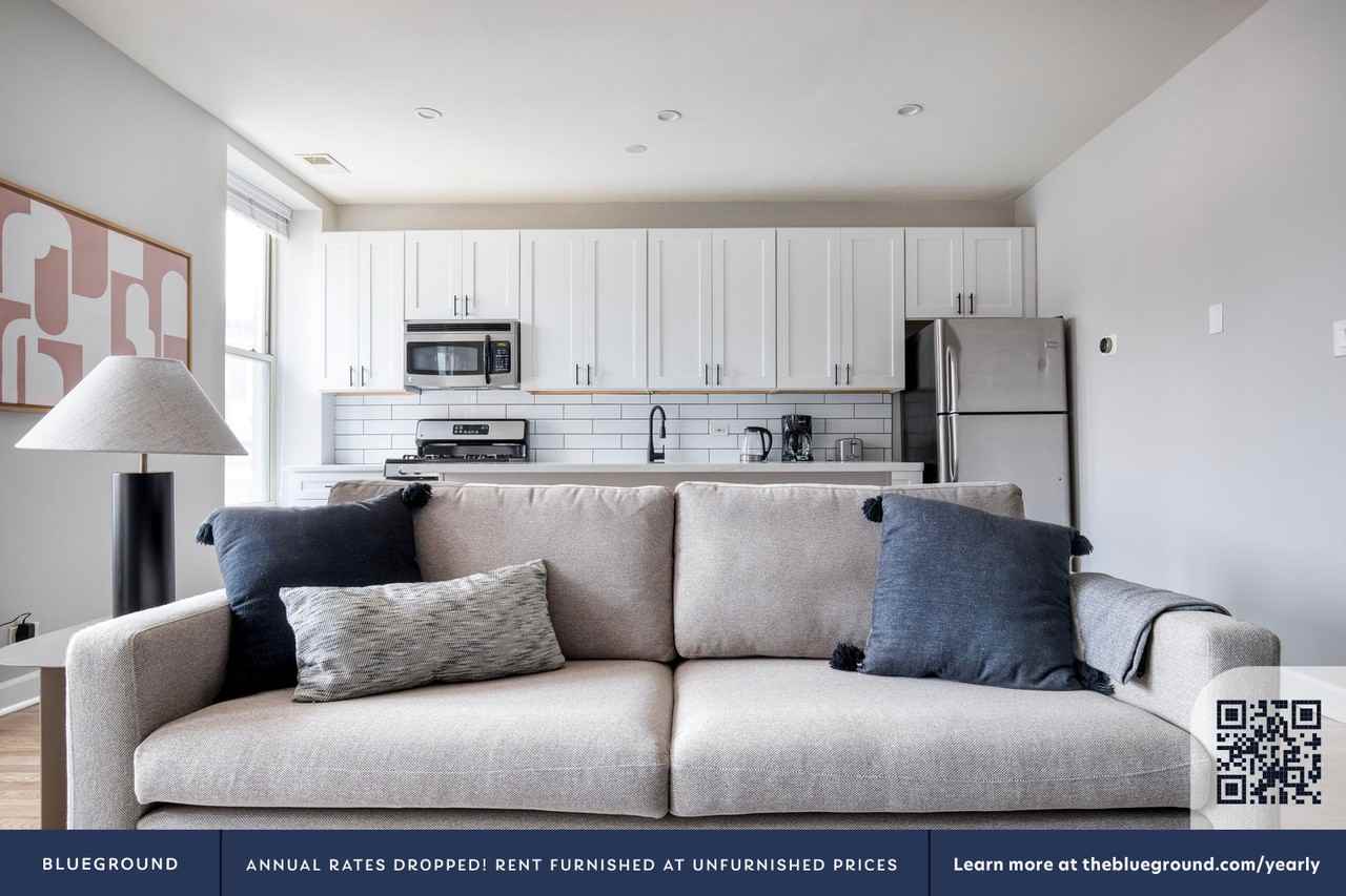 911 West School Street #944 - Photo 3 of 20