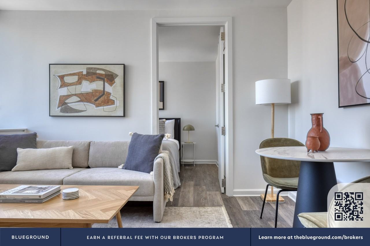 520 West 43rd Street - Photo 4 of 39