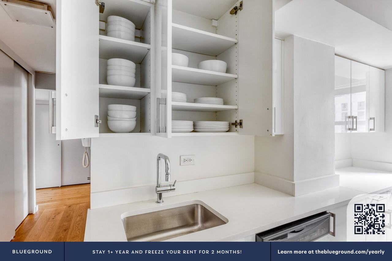 279 East 44th Street - Photo 7 of 28