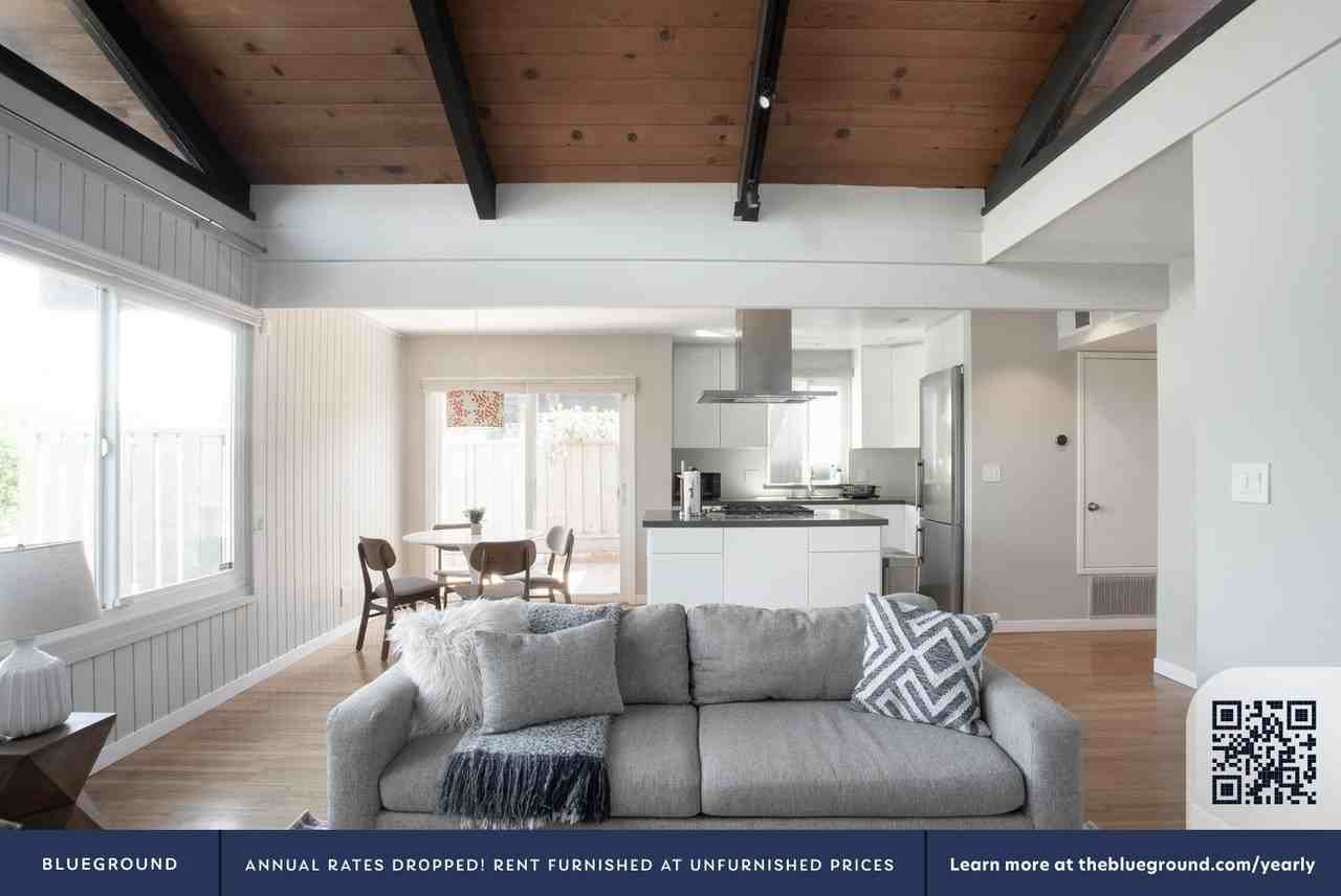 15 Cassandra Way #1607 - Photo 3 of 25