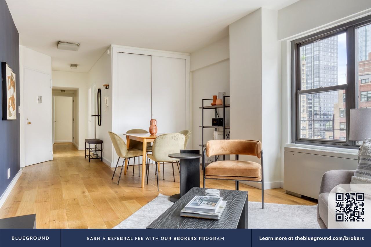 279 East 44th Street - Photo 5 of 29