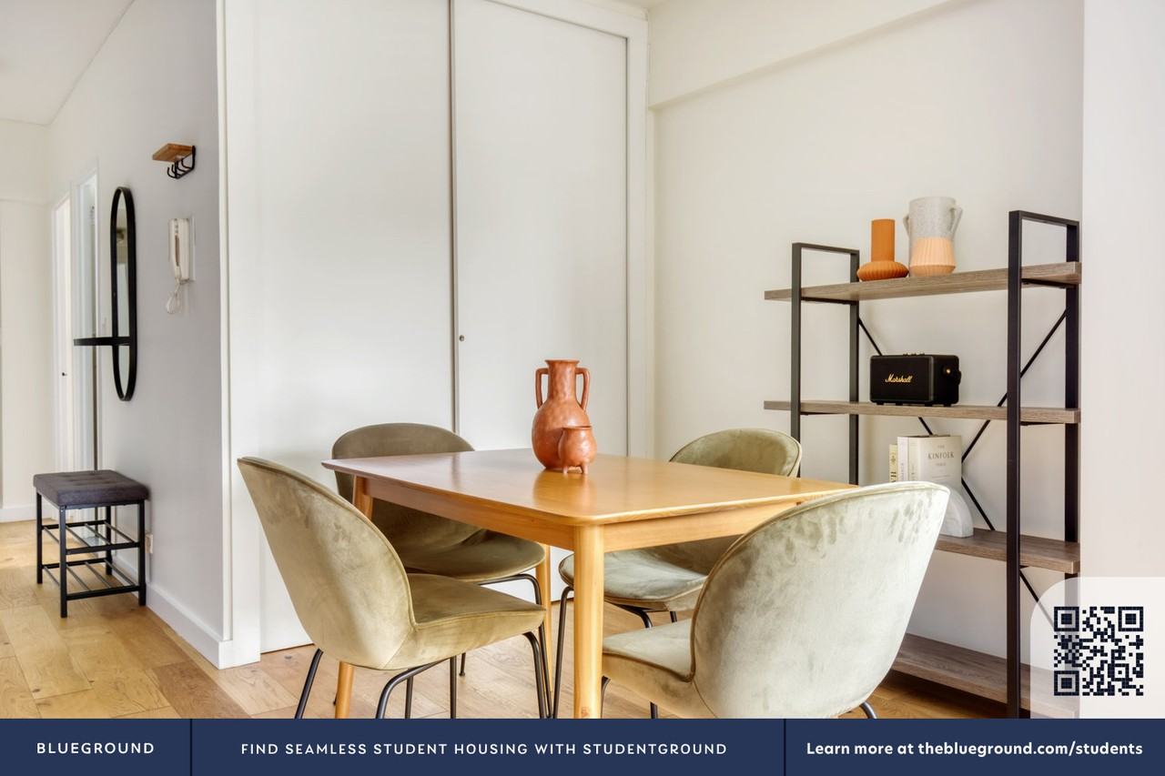 279 East 44th Street - Photo 7 of 29