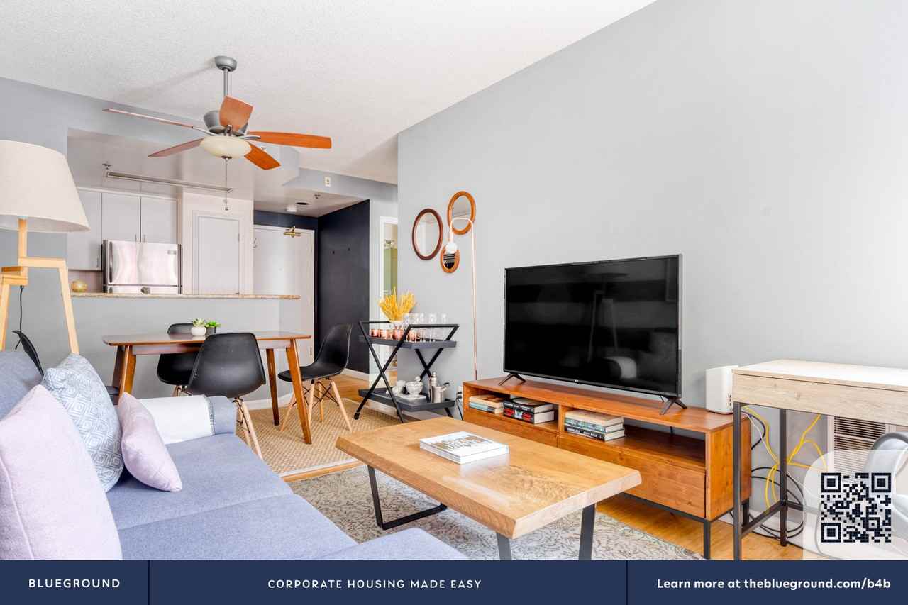 240 Lombard Street - Photo 5 of 25