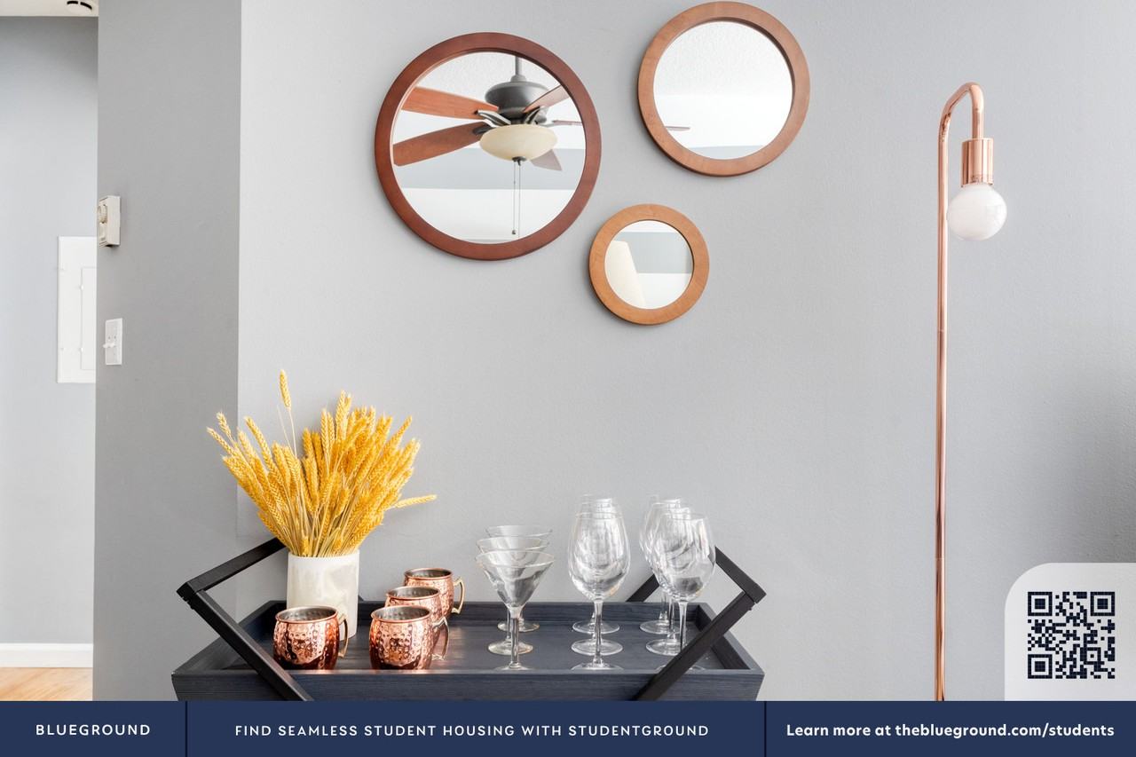 240 Lombard Street - Photo 6 of 25