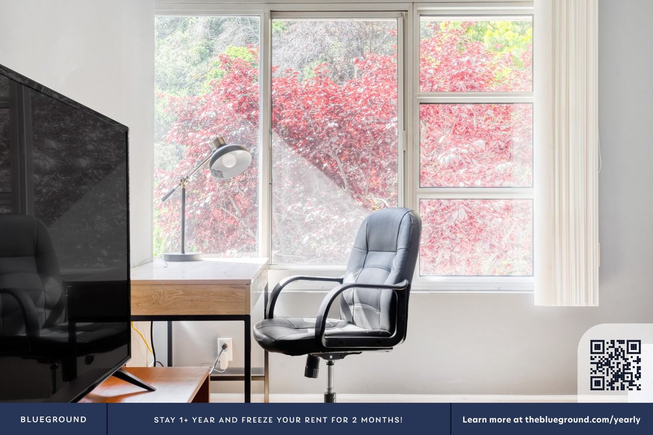 240 Lombard Street - Photo 7 of 25