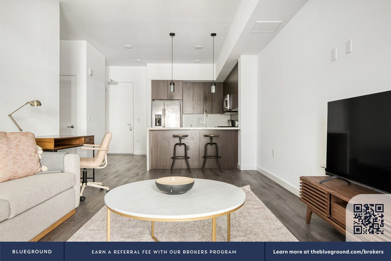 6606 Variel Avenue - Photo 5 of 49